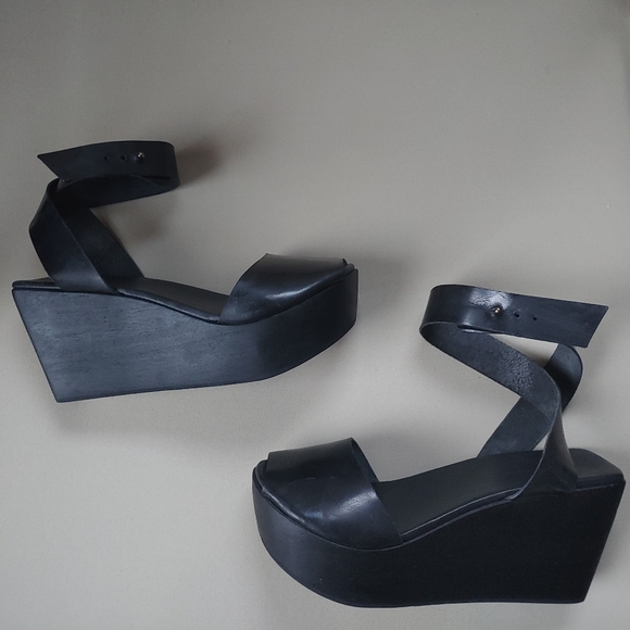 Black Leather Sandals - Picture 9 of 9